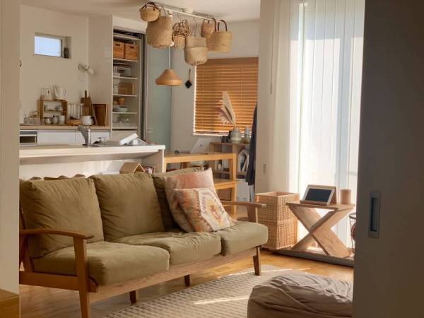 リビングで使いたい場所多発！やみつきになるトート収納。「目隠しできる帆布素材の収納トート」[PR]