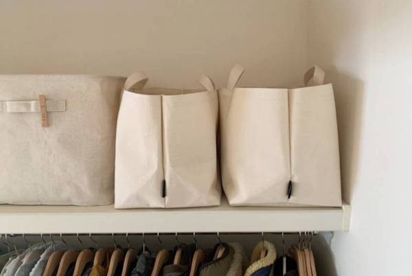リビングで使いたい場所多発！やみつきになるトート収納。「目隠しできる帆布素材の収納トート」[PR]
