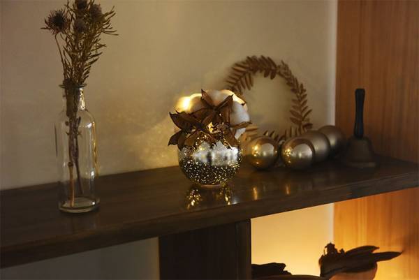 クリスマスシーズン到来！マットゴールドで彩る大人のクリスマス特集[PR]