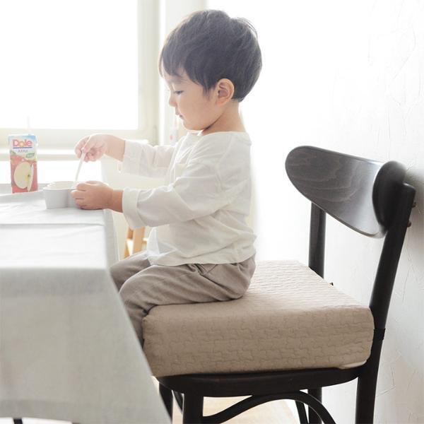 食べこぼし対策 VS インテリアどっちも妥協しない、今人気の“イブル”５選[PR]