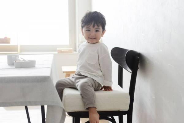 食べこぼし対策 VS インテリアどっちも妥協しない、今人気の“イブル”５選[PR]