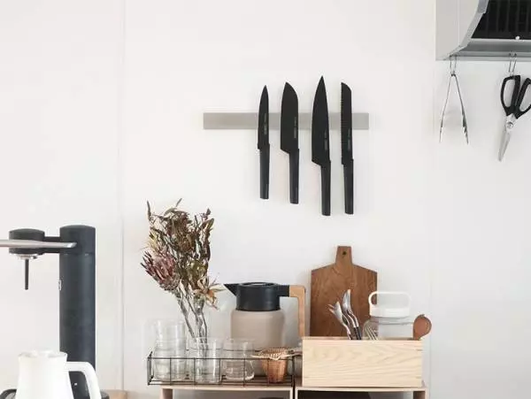 包丁選びはココを見たい!初心者におすすめ「ニグマブラック三徳包丁」