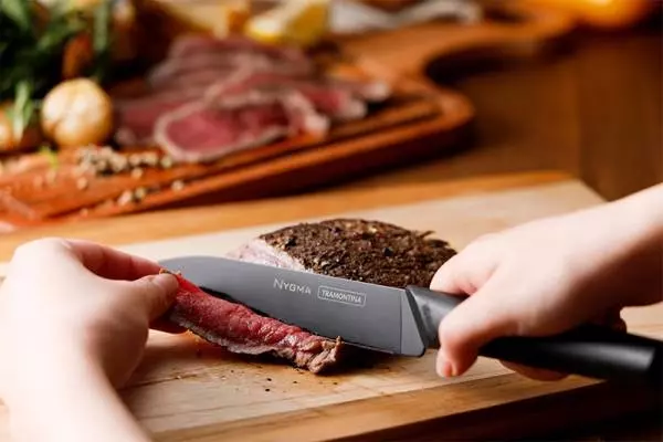 包丁選びはココを見たい!初心者におすすめ「ニグマブラック三徳包丁」