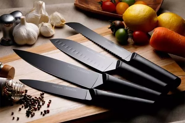 包丁選びはココを見たい!初心者におすすめ「ニグマブラック三徳包丁」