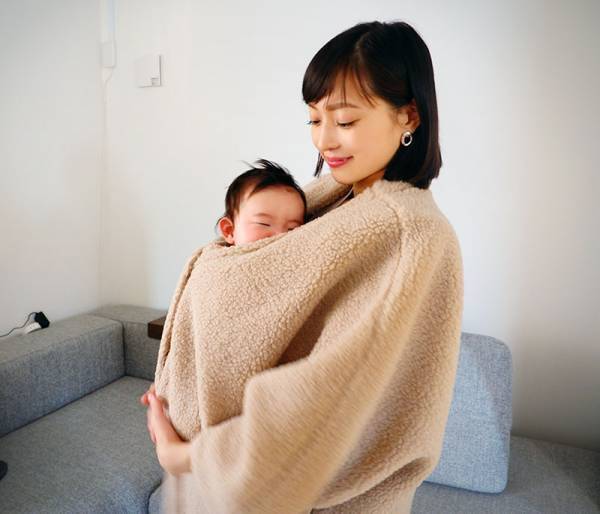 ベビーの防寒対策どうしてる？ちょっとお出かけに断然使える！「ママポンチョ」[PR]