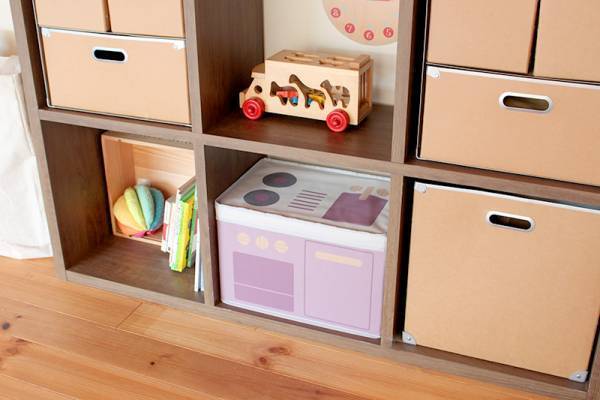 ひとりでお片付けできたね！遊べてインテリアにもなる「ままごと収納ボックス」[PR]
