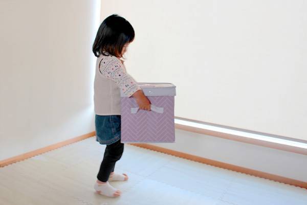 ひとりでお片付けできたね！遊べてインテリアにもなる「ままごと収納ボックス」[PR]
