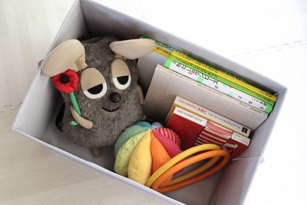 ひとりでお片付けできたね！遊べてインテリアにもなる「ままごと収納ボックス」[PR]