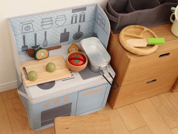 男の子にも◎、収納ボックスにもなる「小さなおままごとキッチン」。[PR]