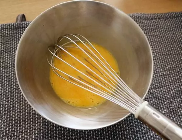 おうちバレンタインを楽しもう!メレンゲなし、混ぜて焼くだけ「生チョコ風ガトーショコラ」