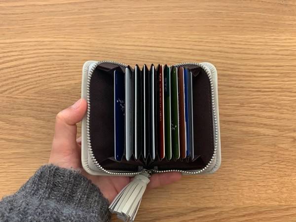 お財布事情スッキリ解決！？収納力抜群「アグレアーブルのカードケース」をスタッフが試してみました[PR]