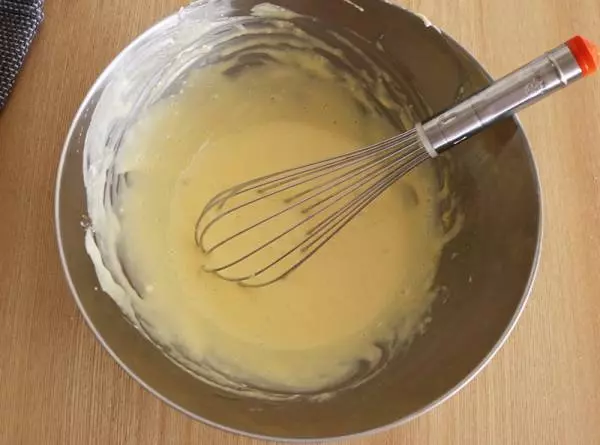 おうちバレンタインを楽しもう!混ぜて焼くだけ、しっとり風味の「チョコレートチーズケーキ」