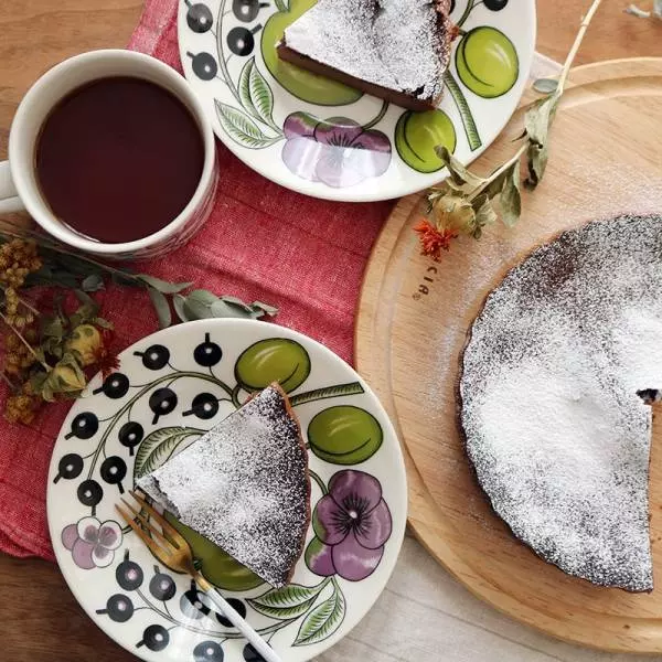 おうちバレンタインを楽しもう!混ぜて焼くだけ、しっとり風味の「チョコレートチーズケーキ」