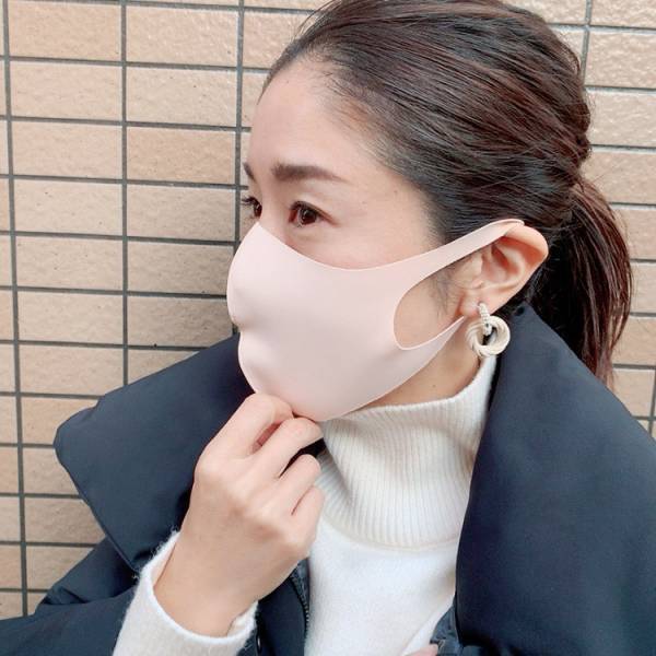 「顔まわりが少し寂しい」問題を解決。仕上げのアクセで華やかな印象へ[PR]