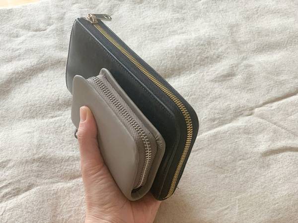 アグレアーブルの「タッセル付きカードケース」で、持ち歩くカードを整えよう。[PR]