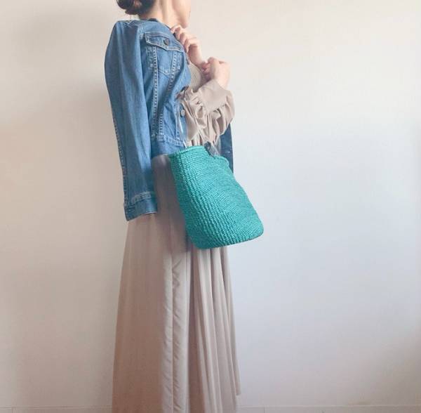 今、買い足すべきは「春先主役」がキーワード。 アウターで表情が変わる「リラックスワンピース」[PR]