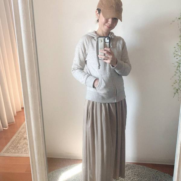 今、買い足すべきは「春先主役」がキーワード。 アウターで表情が変わる「リラックスワンピース」[PR]