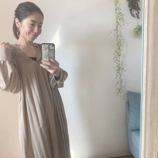 今、買い足すべきは「春先主役」がキーワード。 アウターで表情が変わる「リラックスワンピース」[PR]