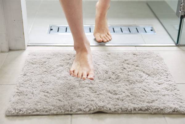 親子バタバタの風呂上りに、「ふわ心地いい」bon moment　バスマット[PR]