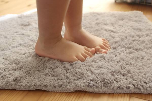 親子バタバタの風呂上りに、「ふわ心地いい」bon moment　バスマット[PR]