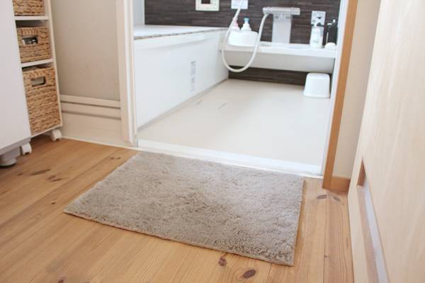 親子バタバタの風呂上りに、「ふわ心地いい」bon moment　バスマット[PR]