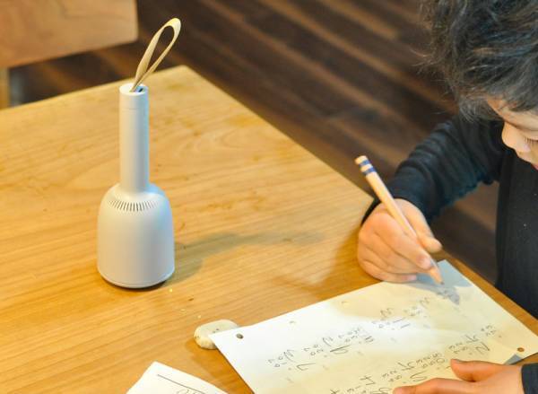 お片付けの習慣化には「小さくて、手軽」がミソでした。ハンディ掃除機バキューミで気持ちもスッキリ[PR]