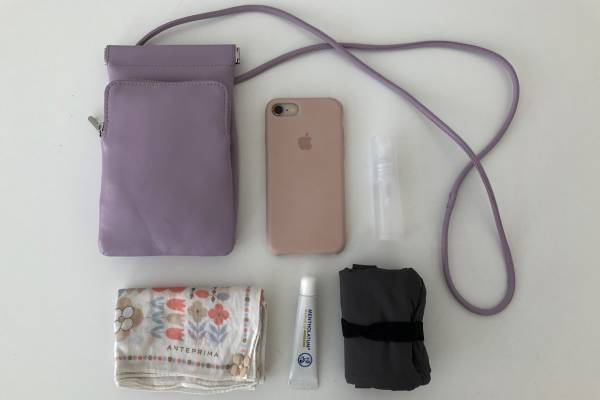 職場でもプライベートでも大活躍！ 「スマホポシェット」使用レポ