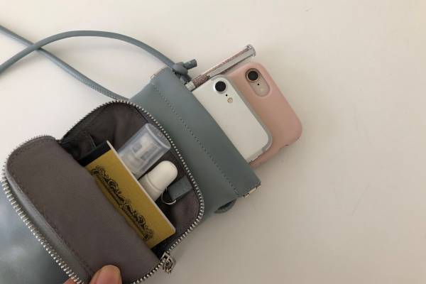 職場でもプライベートでも大活躍！ 「スマホポシェット」使用レポ