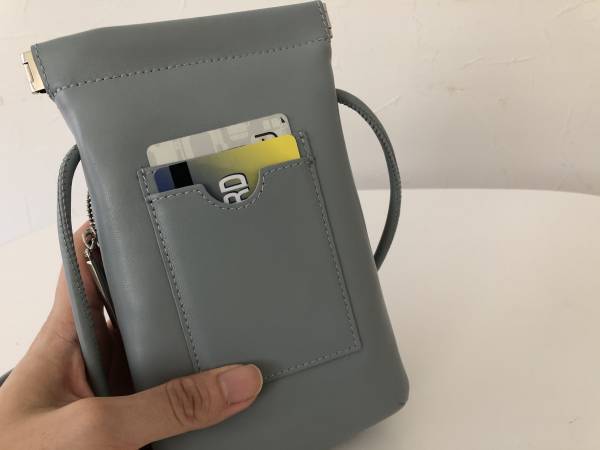職場でもプライベートでも大活躍！ 「スマホポシェット」使用レポ