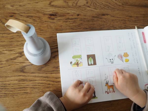 子どもも大人も楽しくラクに使える！１台２役の実力派ミニ掃除機「バキューミ」[PR]