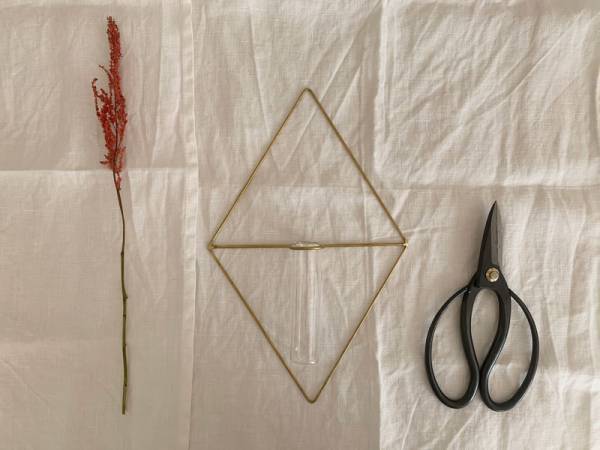 オブジェのように飾るフラワーベース。「PIKE brass base」で花のある暮らしを。[PR]