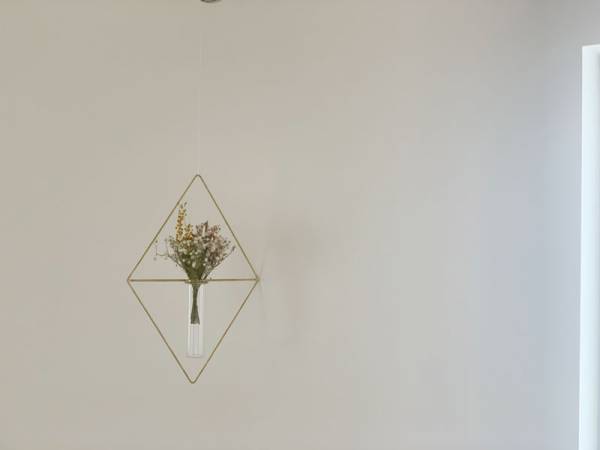 オブジェのように飾るフラワーベース。「PIKE brass base」で花のある暮らしを。[PR]