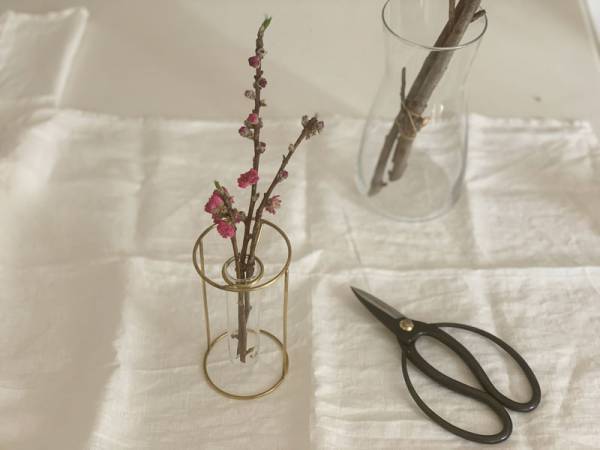 オブジェのように飾るフラワーベース。「PIKE brass base」で花のある暮らしを。[PR]