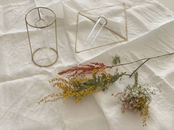 オブジェのように飾るフラワーベース。「PIKE brass base」で花のある暮らしを。[PR]