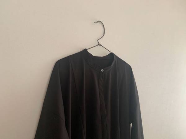 私らしいハレの日を飾る。「MSNOM(ムスノム)」のお花結びブローチとイヤリング。[PR]