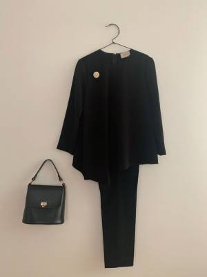 私らしいハレの日を飾る。「MSNOM(ムスノム)」のお花結びブローチとイヤリング。[PR]