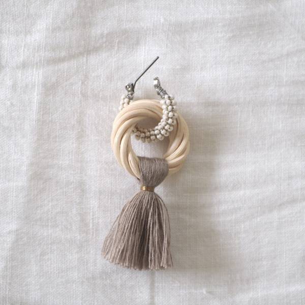 カジュアルな日もフォーマルな日も。軽くてつけ心地のいい2WAYリングラタンピアス[PR]