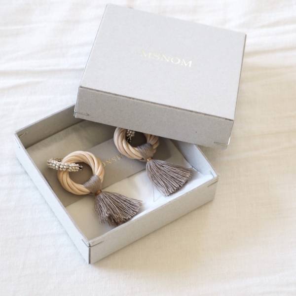 カジュアルな日もフォーマルな日も。軽くてつけ心地のいい2WAYリングラタンピアス[PR]