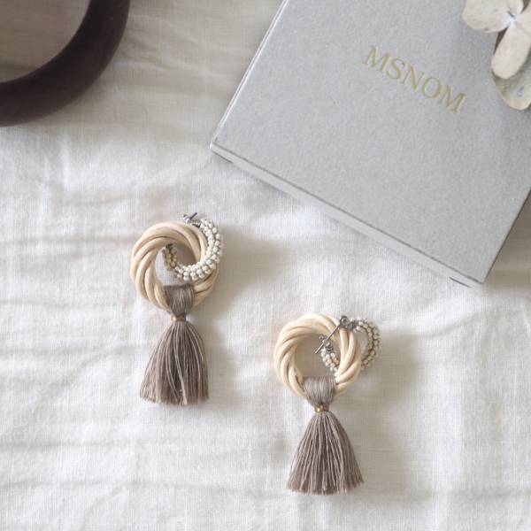 カジュアルな日もフォーマルな日も。軽くてつけ心地のいい2WAYリングラタンピアス[PR]