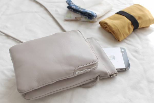 バッグは2個持ちが便利！「スマホポシェット」があればストレスフリーに