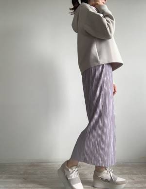 プリーツなのに腰回りすっきり。 40代に嬉しい上品と細見えが叶う秀逸スカート。[PR]