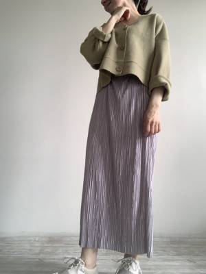 プリーツなのに腰回りすっきり。 40代に嬉しい上品と細見えが叶う秀逸スカート。[PR]