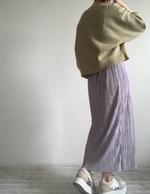 プリーツなのに腰回りすっきり。 40代に嬉しい上品と細見えが叶う秀逸スカート。[PR]