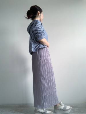 プリーツなのに腰回りすっきり。 40代に嬉しい上品と細見えが叶う秀逸スカート。[PR]