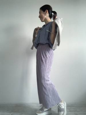 プリーツなのに腰回りすっきり。 40代に嬉しい上品と細見えが叶う秀逸スカート。[PR]