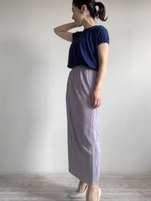 プリーツなのに腰回りすっきり。 40代に嬉しい上品と細見えが叶う秀逸スカート。[PR]
