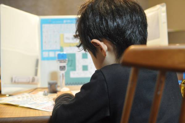 【リビング学習】集中できる勉強ブースが大活躍！ 子どもの勉強とママの夕飯作りがはかどりました