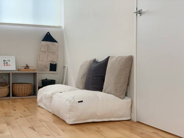 よりコンパクトに。bon moment（ボンモマン）の「リビングクッションになる掛け布団収納ケース」にラウンド型が登場！[PR]