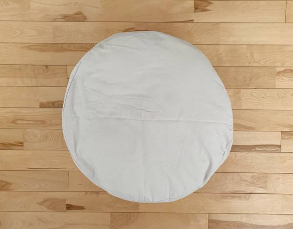 よりコンパクトに。bon moment（ボンモマン）の「リビングクッションになる掛け布団収納ケース」にラウンド型が登場！[PR]