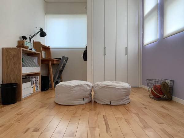 よりコンパクトに。bon moment（ボンモマン）の「リビングクッションになる掛け布団収納ケース」にラウンド型が登場！[PR]